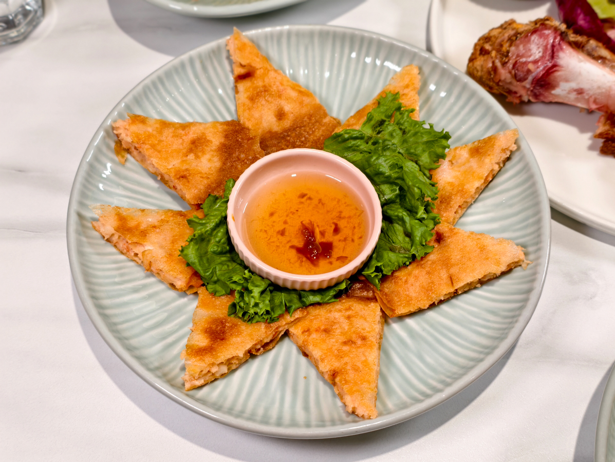 [高雄]PAPAYA泰-google評價4.7顆星!人氣大份量高雄泰式餐廳~必點泰式豬腳x超好吃泰式炒河粉! @美食好芃友（芃芃）