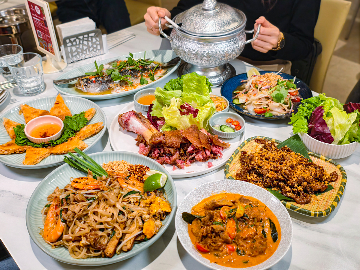 [高雄]PAPAYA泰-google評價4.7顆星!人氣大份量高雄泰式餐廳~必點泰式豬腳x超好吃泰式炒河粉! @美食好芃友（芃芃）