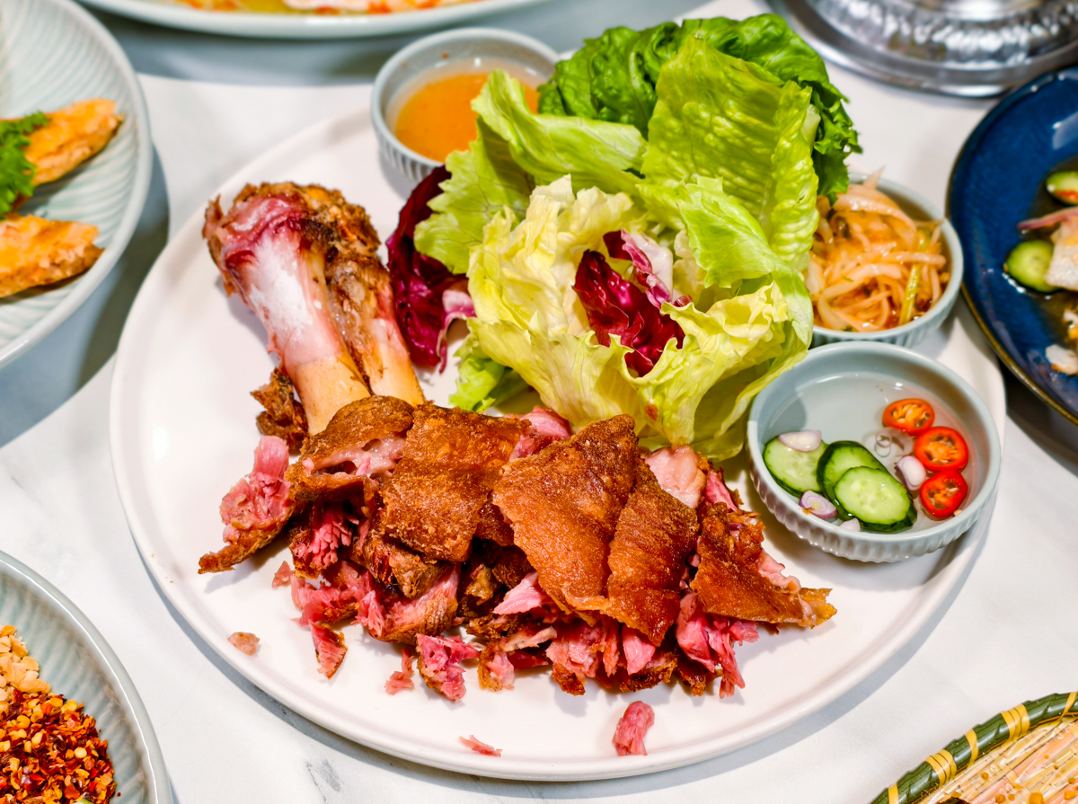 [高雄]PAPAYA泰-google評價4.7顆星!人氣大份量高雄泰式餐廳~必點泰式豬腳x超好吃泰式炒河粉! @美食好芃友（芃芃）