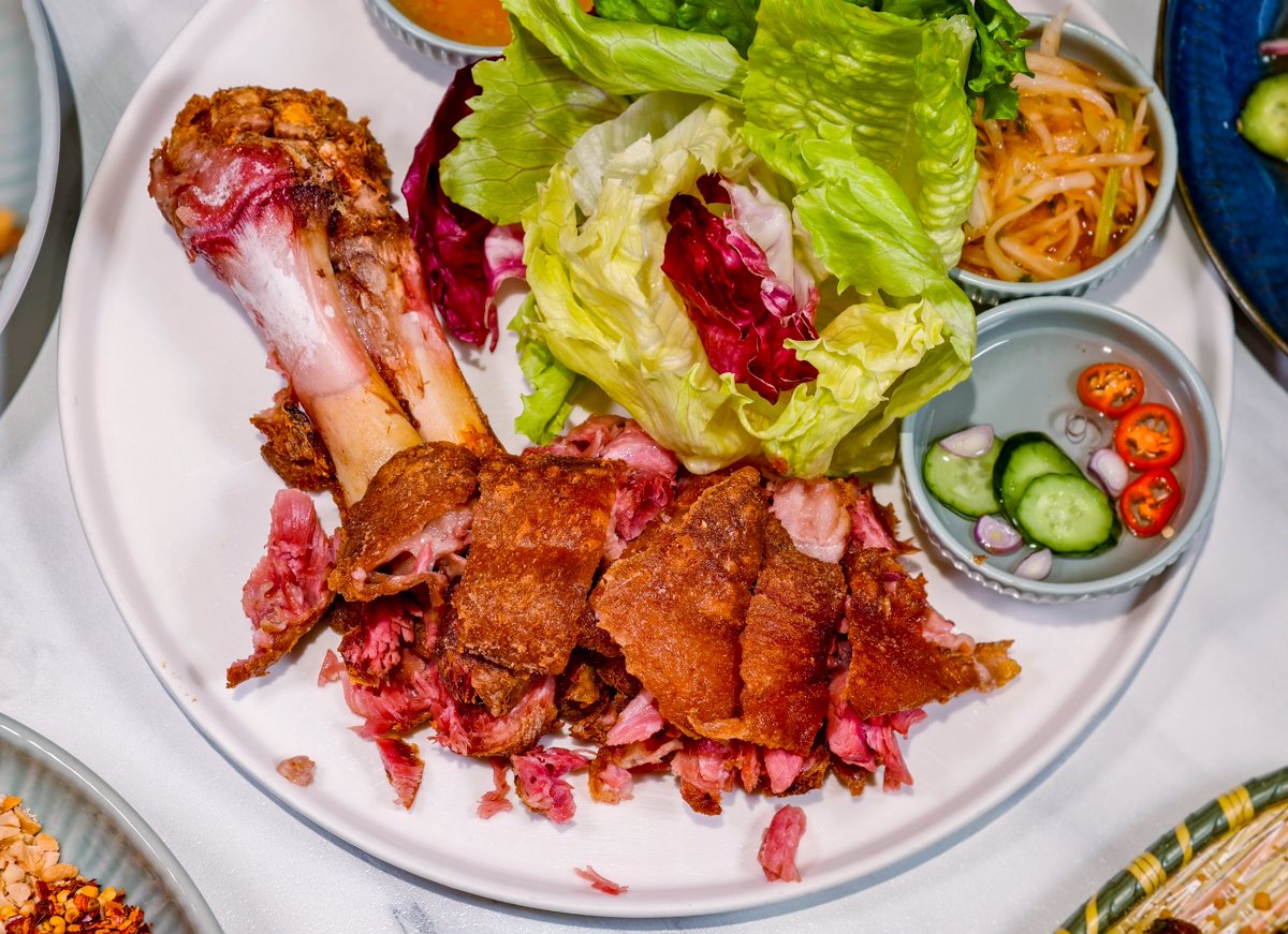 [高雄]PAPAYA泰-google評價4.7顆星!人氣大份量高雄泰式餐廳~必點泰式豬腳x超好吃泰式炒河粉! @美食好芃友（芃芃）