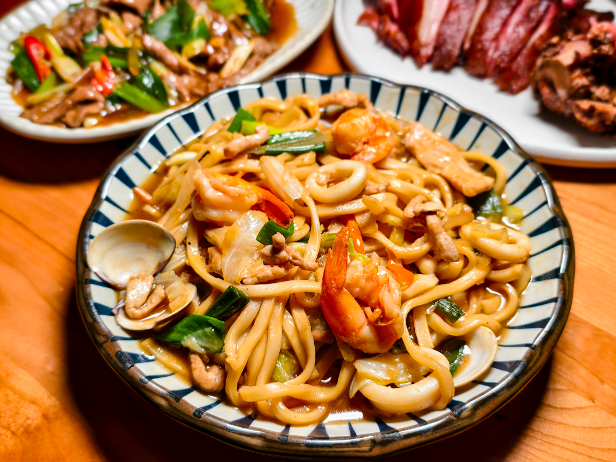 [高雄]棲QI BISTRO-新堀江最新聚餐熱門點!粉紅復古音樂餐酒館~必點驚艷好吃中式熱炒 @美食好芃友（芃芃）