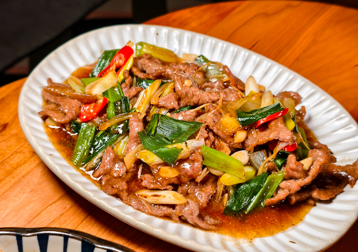 [高雄]棲QI BISTRO-新堀江最新聚餐熱門點!粉紅復古音樂餐酒館~必點驚艷好吃中式熱炒 @美食好芃友（芃芃）