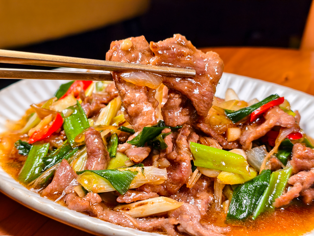 [高雄]棲QI BISTRO-新堀江最新聚餐熱門點!粉紅復古音樂餐酒館~必點驚艷好吃中式熱炒 @美食好芃友（芃芃）