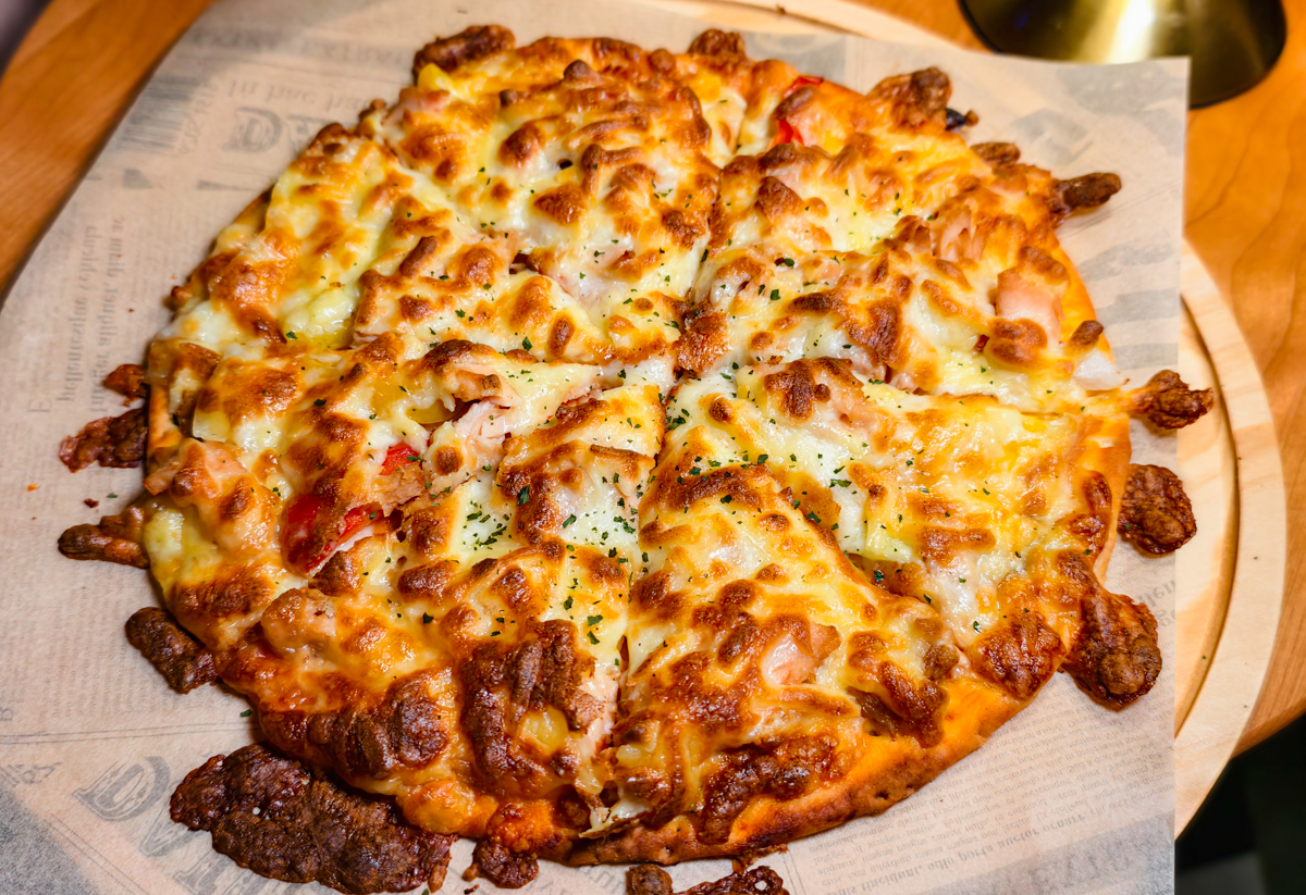 [高雄]棲QI BISTRO-新堀江最新聚餐熱門點!粉紅復古音樂餐酒館~必點驚艷好吃中式熱炒 @美食好芃友（芃芃）