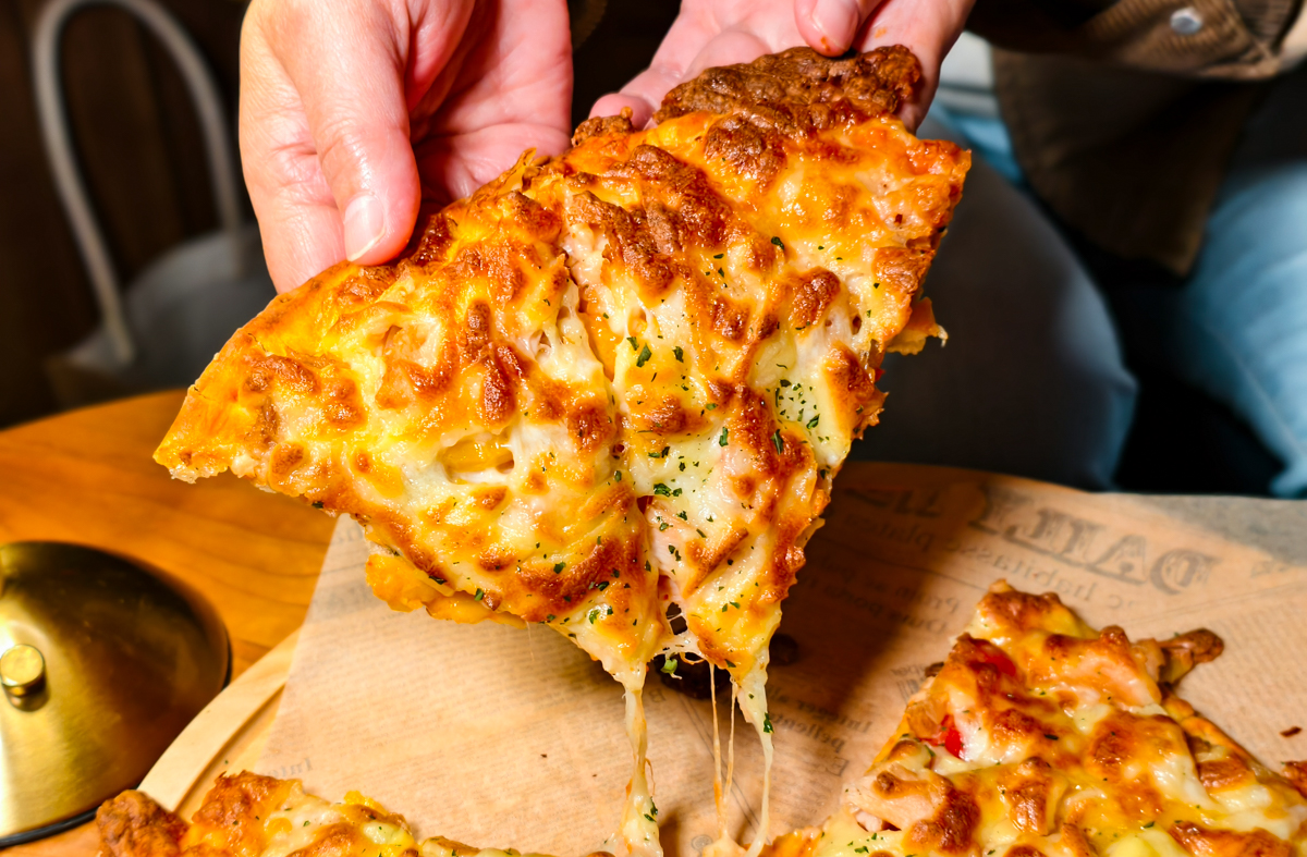 [高雄]棲QI BISTRO-新堀江最新聚餐熱門點!粉紅復古音樂餐酒館~必點驚艷好吃中式熱炒 @美食好芃友（芃芃）