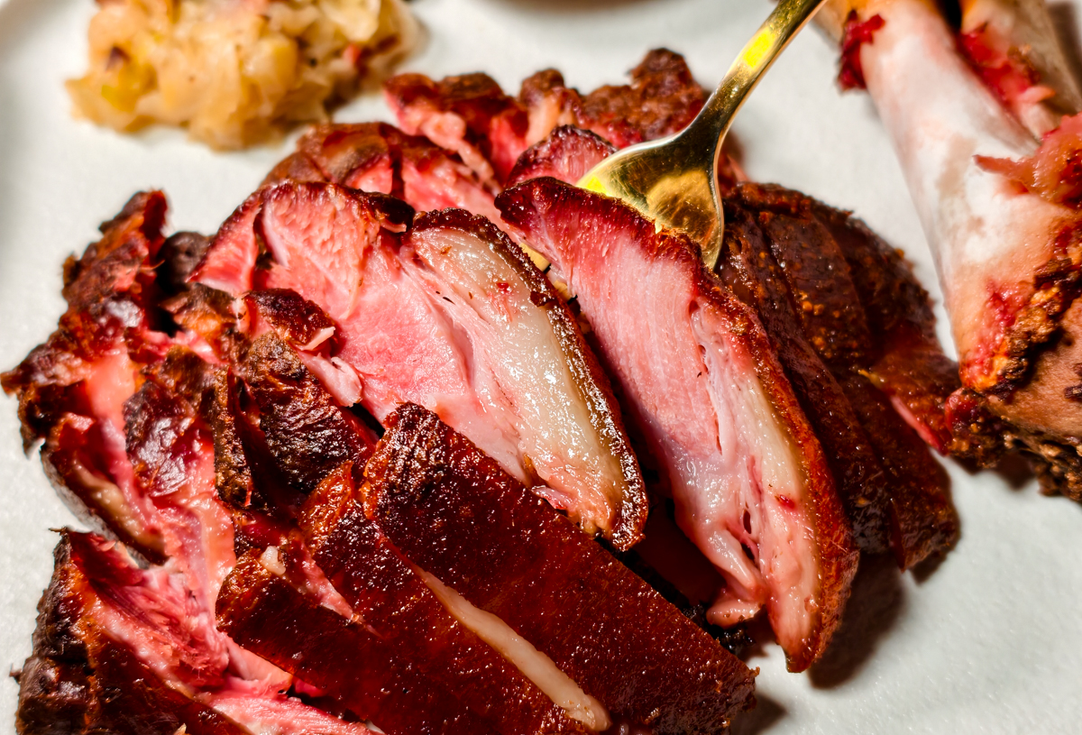 [高雄]棲QI BISTRO-新堀江最新聚餐熱門點!粉紅復古音樂餐酒館~必點驚艷好吃中式熱炒 @美食好芃友（芃芃）