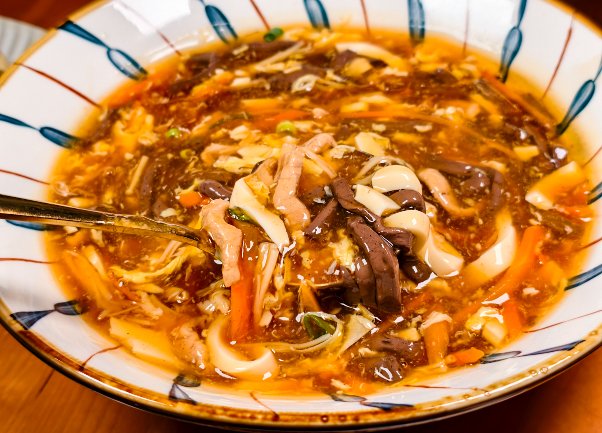 [高雄]棲QI BISTRO-新堀江最新聚餐熱門點!粉紅復古音樂餐酒館~必點驚艷好吃中式熱炒 @美食好芃友（芃芃）