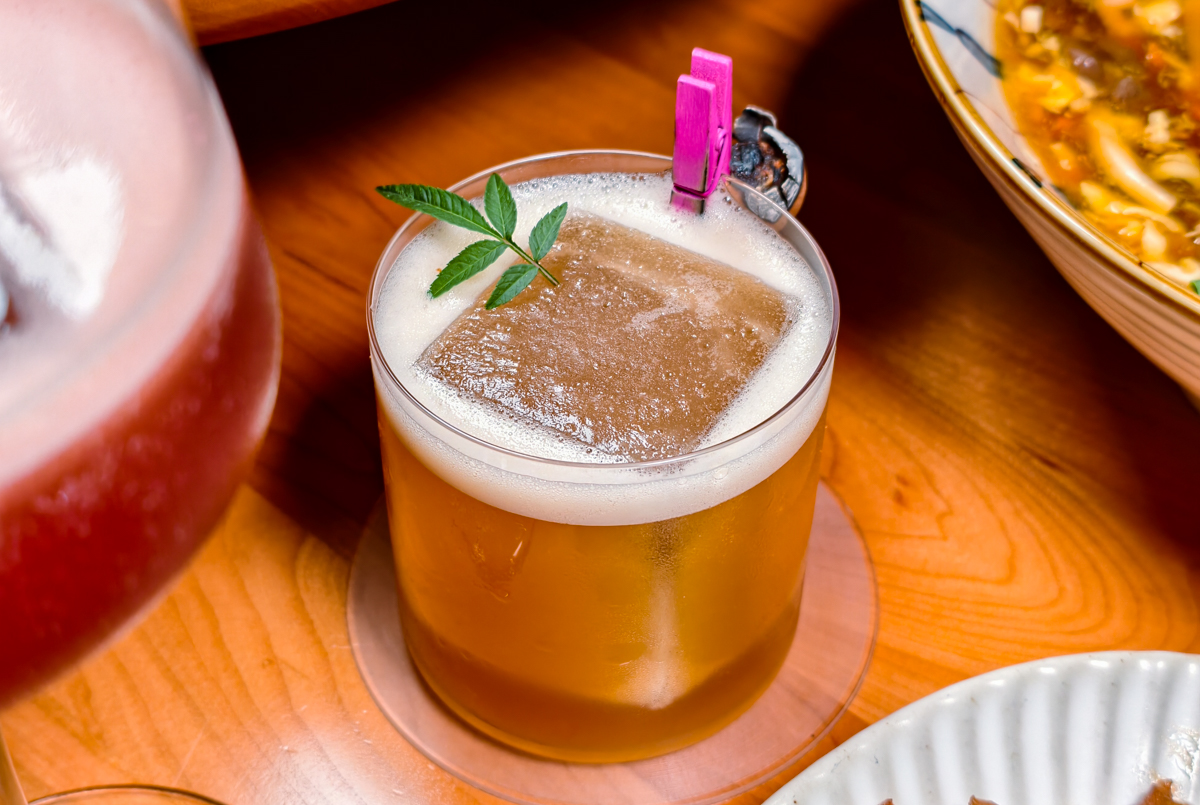 [高雄]棲QI BISTRO-新堀江最新聚餐熱門點!粉紅復古音樂餐酒館~必點驚艷好吃中式熱炒 @美食好芃友（芃芃）