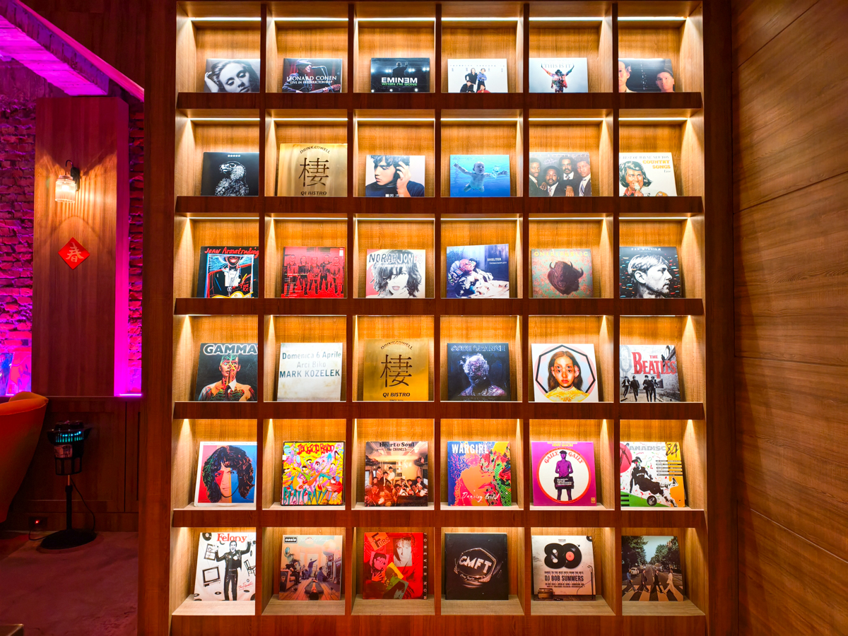 [高雄]棲QI BISTRO-新堀江最新聚餐熱門點!粉紅復古音樂餐酒館~必點驚艷好吃中式熱炒 @美食好芃友（芃芃）