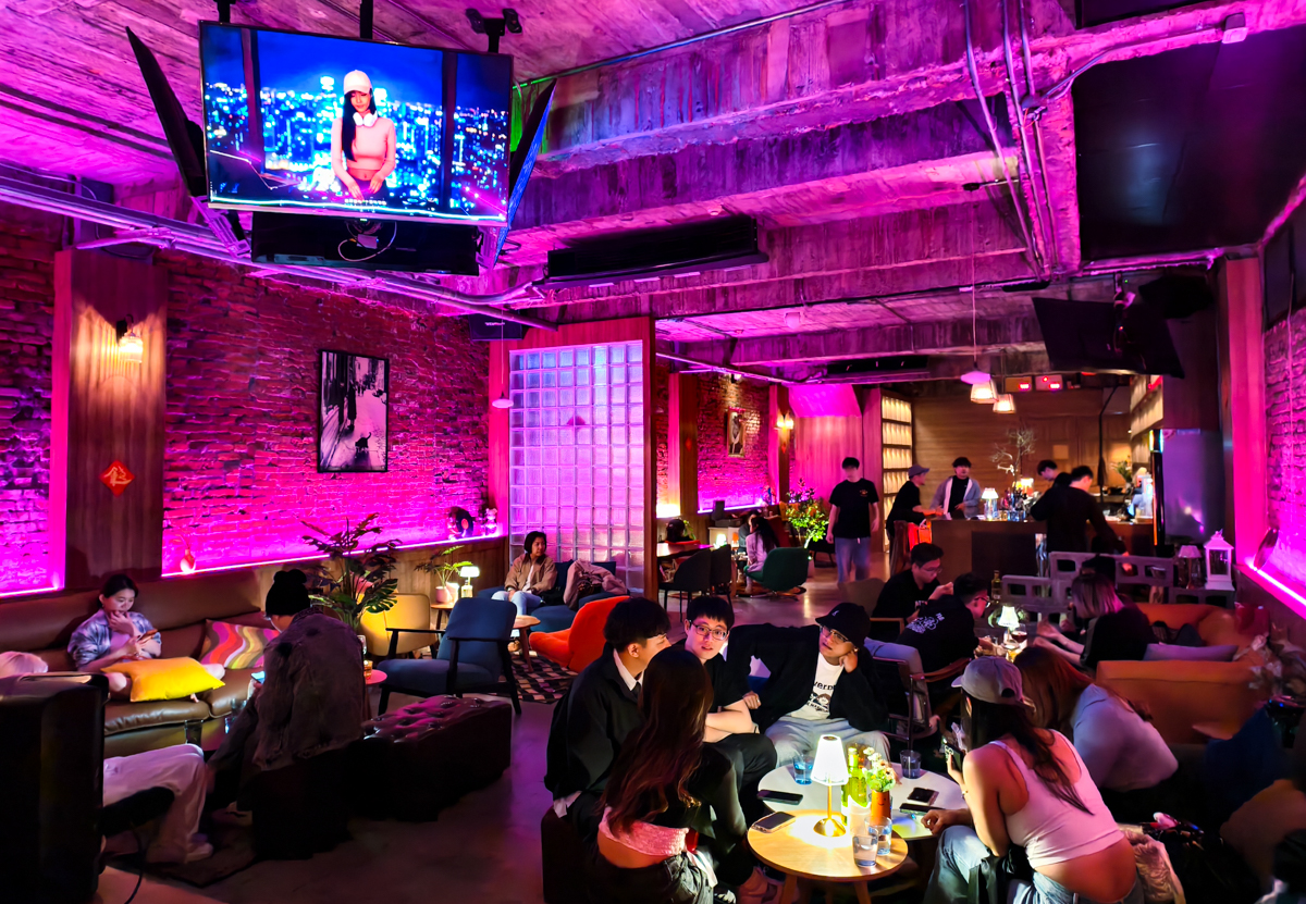 [高雄]棲QI BISTRO-新堀江最新聚餐熱門點!粉紅復古音樂餐酒館~必點驚艷好吃中式熱炒 @美食好芃友（芃芃）