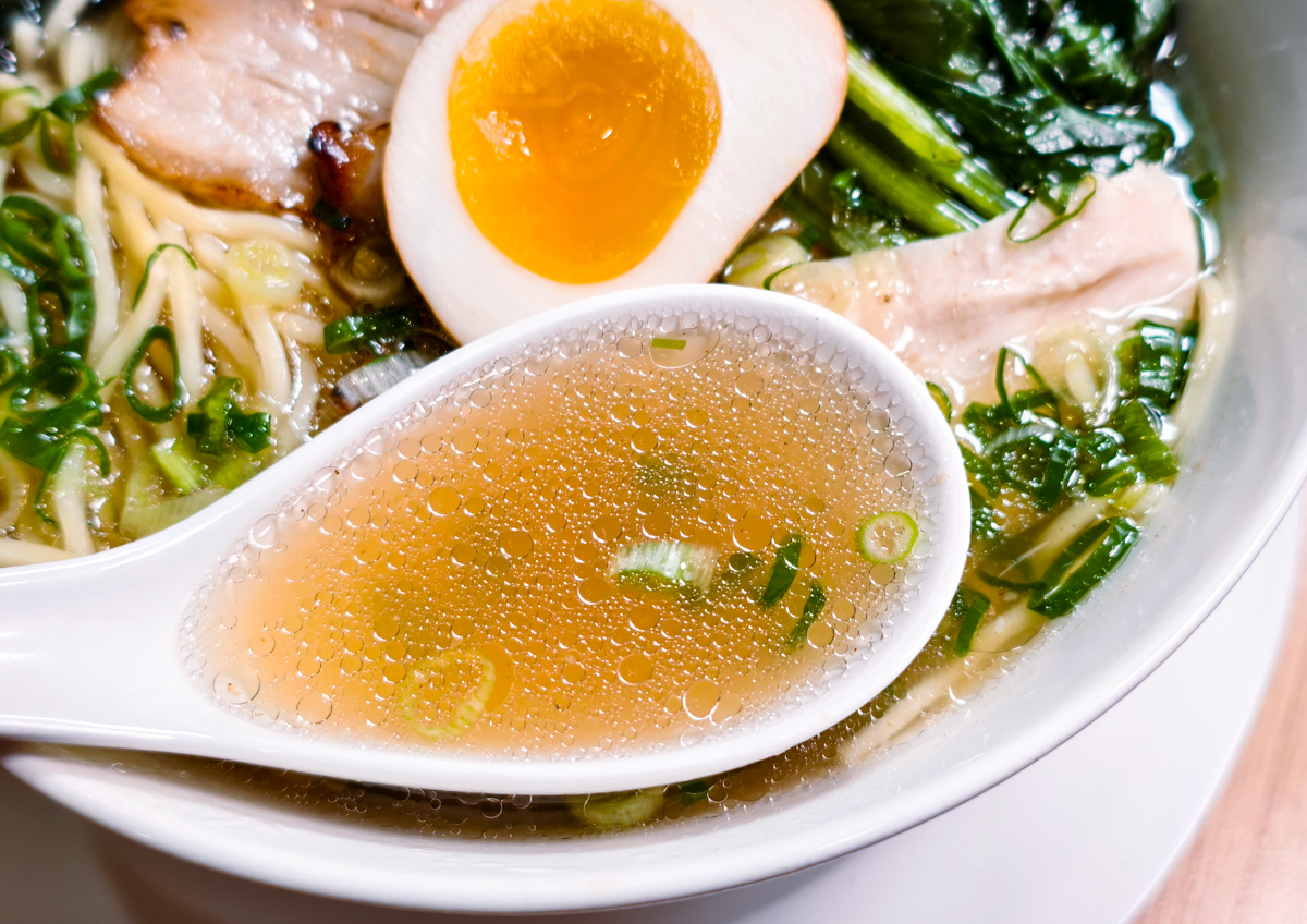 [高雄]島之麵屋拉麵-低調人氣高雄淡麗系拉麵店!層次順口的鹽味湯頭~必點日式炒麵 @美食好芃友（芃芃）