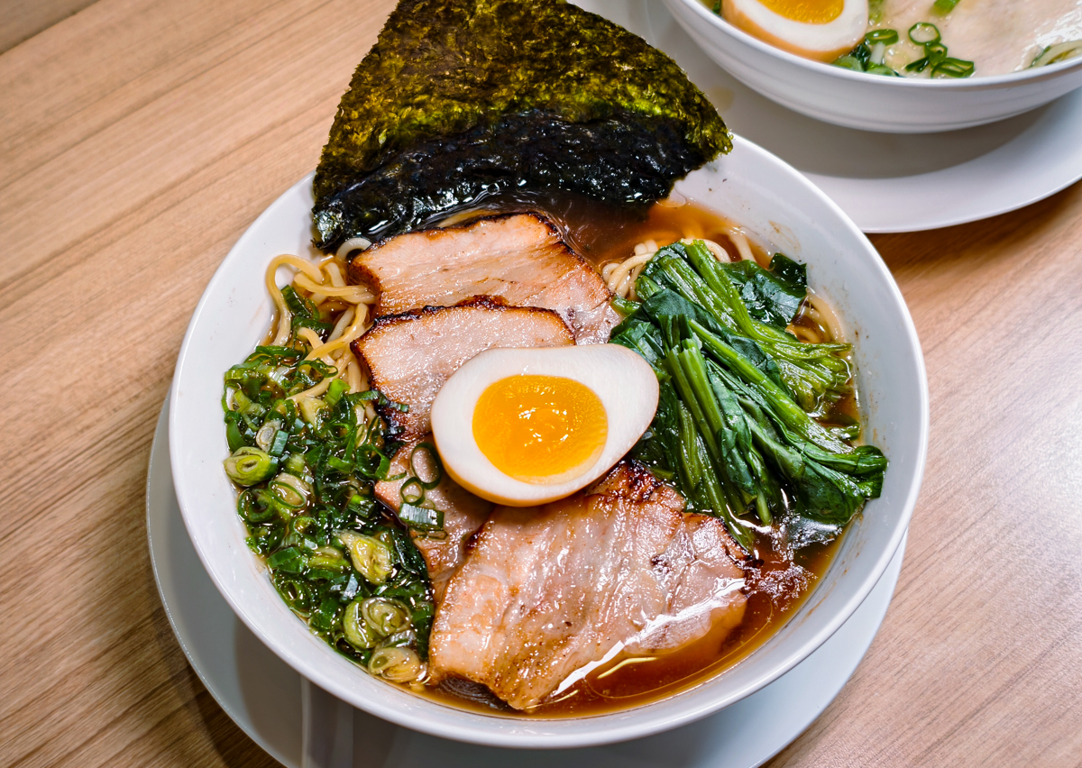 [高雄]島之麵屋拉麵-低調人氣高雄淡麗系拉麵店!層次順口的鹽味湯頭~必點日式炒麵 @美食好芃友（芃芃）