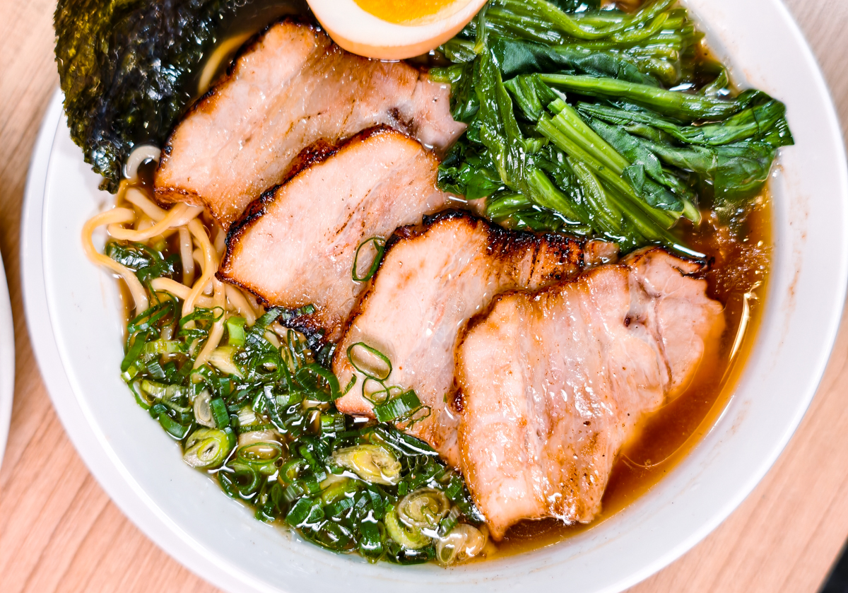 [高雄]島之麵屋拉麵-低調人氣高雄淡麗系拉麵店!層次順口的鹽味湯頭~必點日式炒麵 @美食好芃友（芃芃）