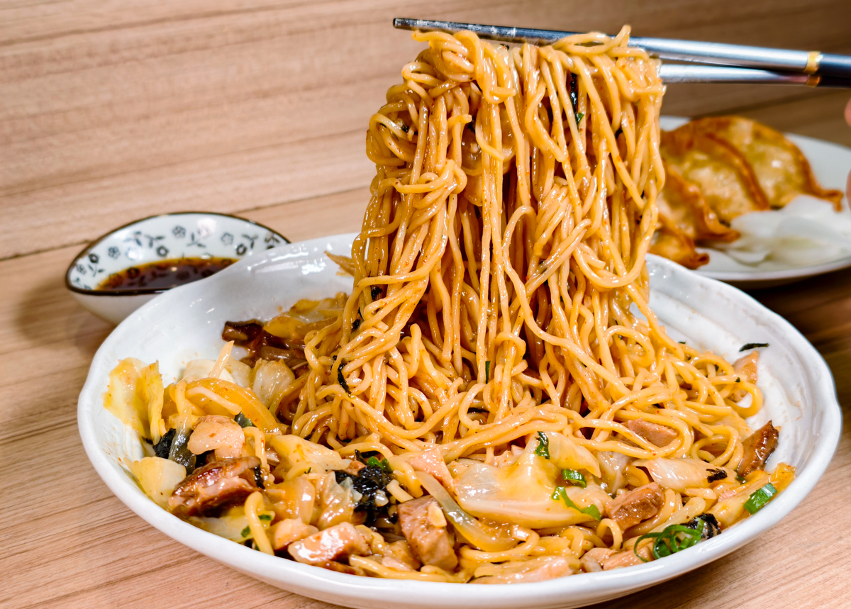 [高雄]島之麵屋拉麵-低調人氣高雄淡麗系拉麵店!層次順口的鹽味湯頭~必點日式炒麵 @美食好芃友（芃芃）