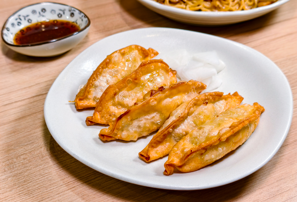 [高雄]島之麵屋拉麵-低調人氣高雄淡麗系拉麵店!層次順口的鹽味湯頭~必點日式炒麵 @美食好芃友（芃芃）