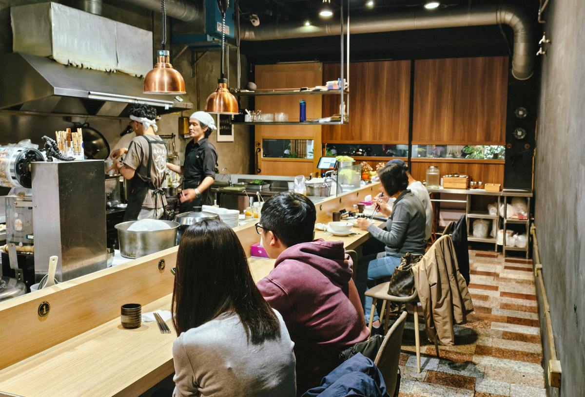 [高雄]島之麵屋拉麵-低調人氣高雄淡麗系拉麵店!層次順口的鹽味湯頭~必點日式炒麵 @美食好芃友（芃芃）