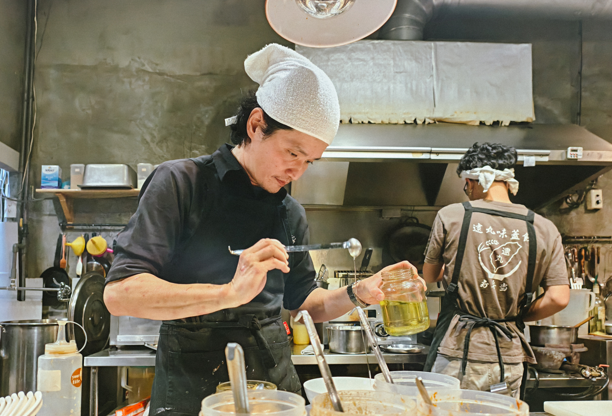 [高雄]島之麵屋拉麵-低調人氣高雄淡麗系拉麵店!層次順口的鹽味湯頭~必點日式炒麵 @美食好芃友（芃芃）