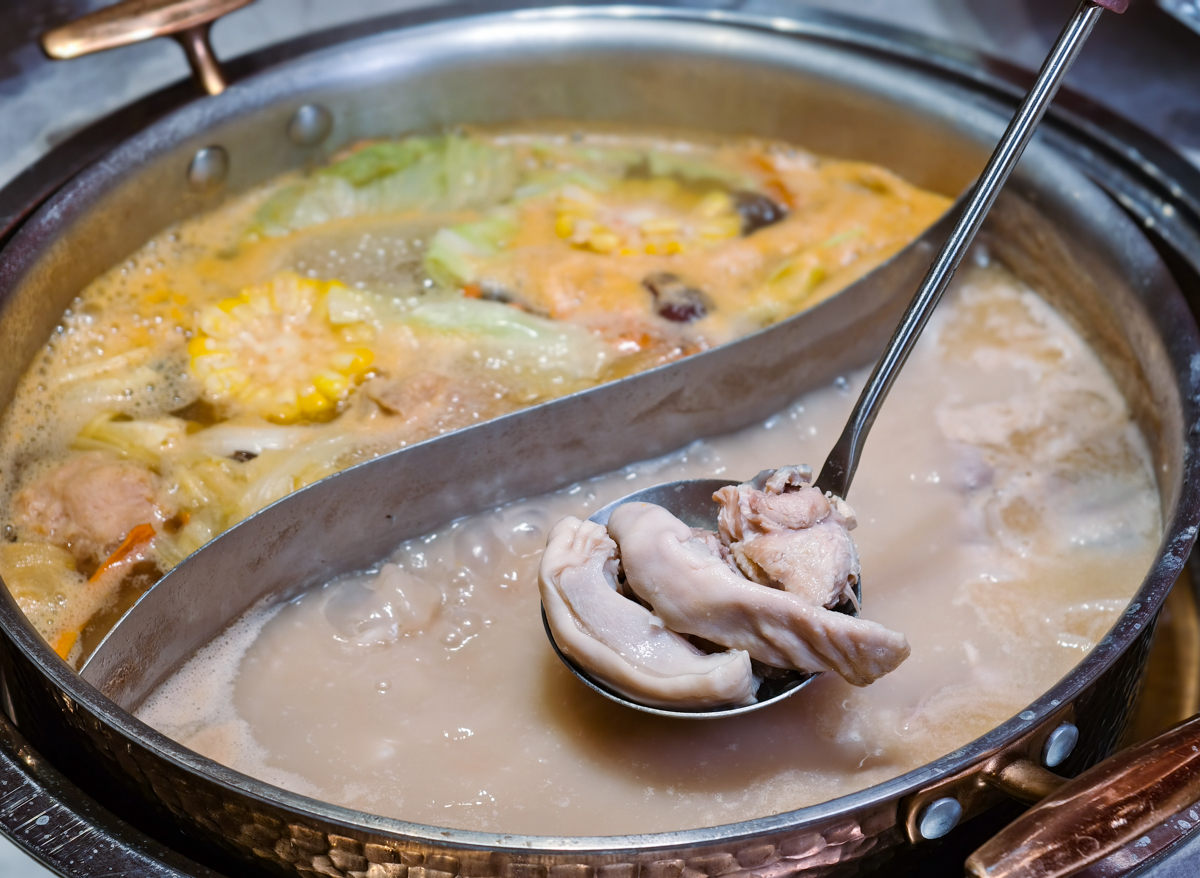 [高雄]湯王胡椒豬肚雞南屏店-高雄最強胡椒豬肚雞!熬煮8小時絕頂湯頭x必吃私房菜窩窩頭、臘味煲仔飯 @美食好芃友（芃芃）