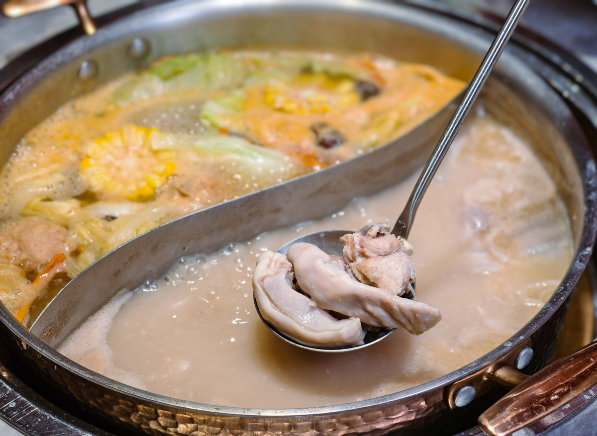 [高雄]湯王胡椒豬肚雞南屏店-高雄最強胡椒豬肚雞!熬煮8小時絕頂湯頭x必吃私房菜窩窩頭、臘味煲仔飯 @美食好芃友（芃芃）