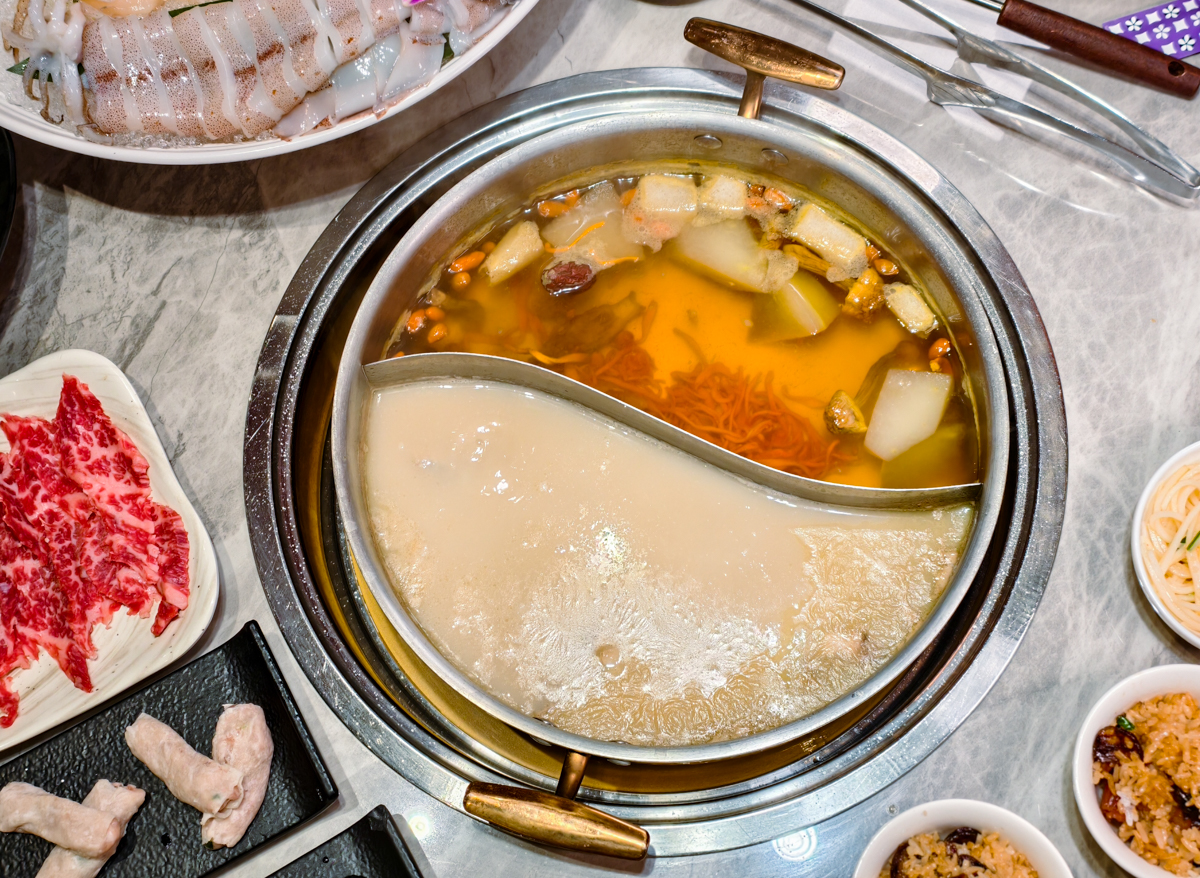 [高雄]湯王胡椒豬肚雞南屏店-高雄最強胡椒豬肚雞!熬煮8小時絕頂湯頭x必吃私房菜窩窩頭、臘味煲仔飯 @美食好芃友（芃芃）