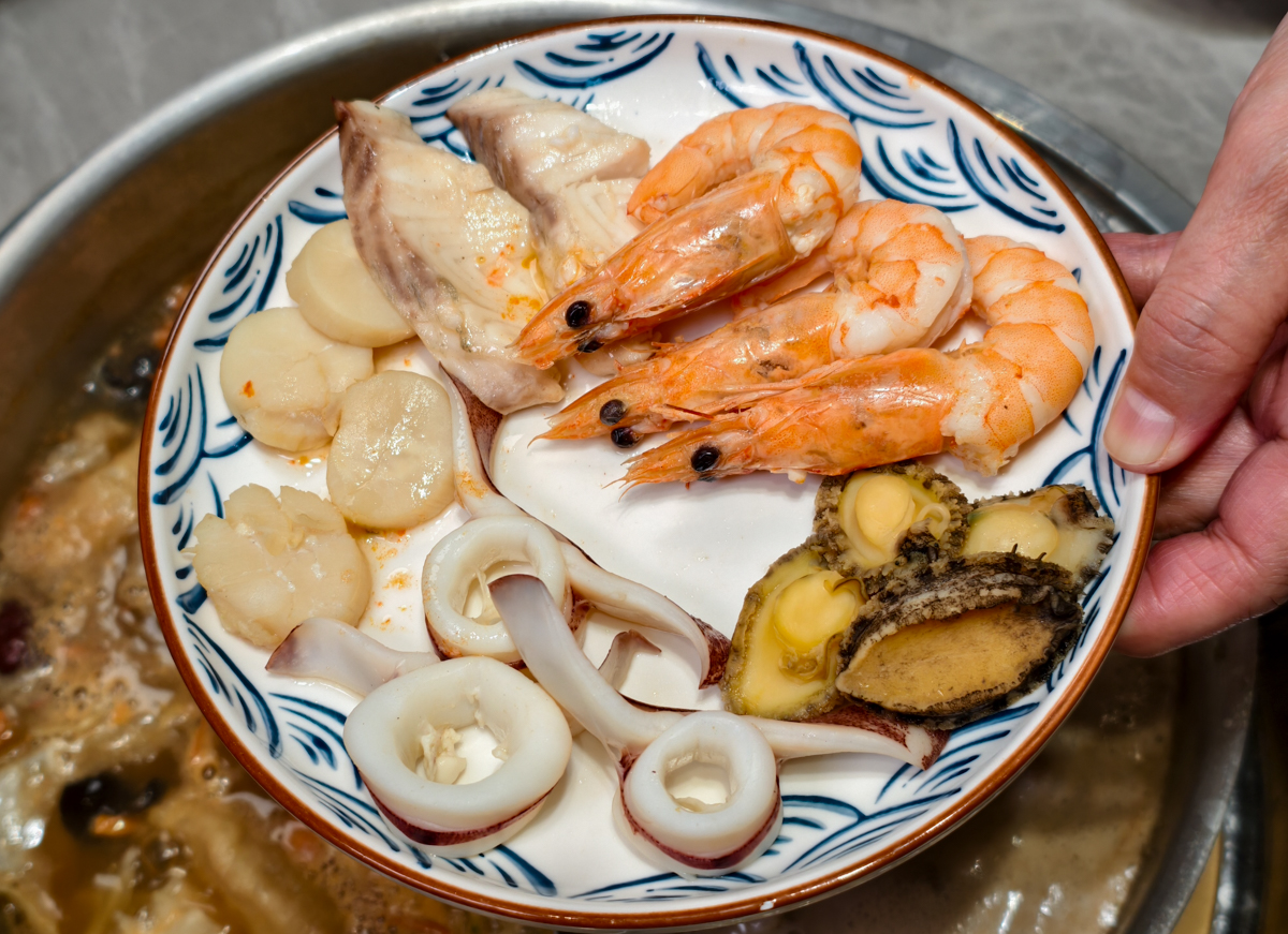 [高雄]湯王胡椒豬肚雞南屏店-高雄最強胡椒豬肚雞!熬煮8小時絕頂湯頭x必吃私房菜窩窩頭、臘味煲仔飯 @美食好芃友（芃芃）