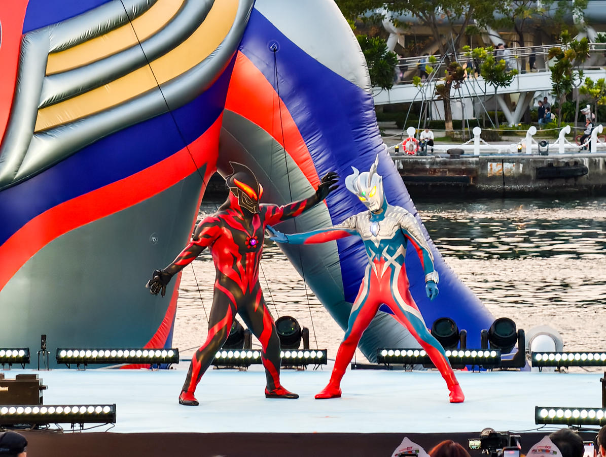 海陸超巨大「超人力霸王」降落!2026高雄冬日遊樂園嗨翻天~ @美食好芃友（芃芃）