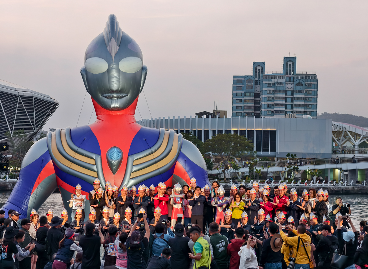 海陸超巨大「超人力霸王」降落!2026高雄冬日遊樂園嗨翻天~ @美食好芃友（芃芃）
