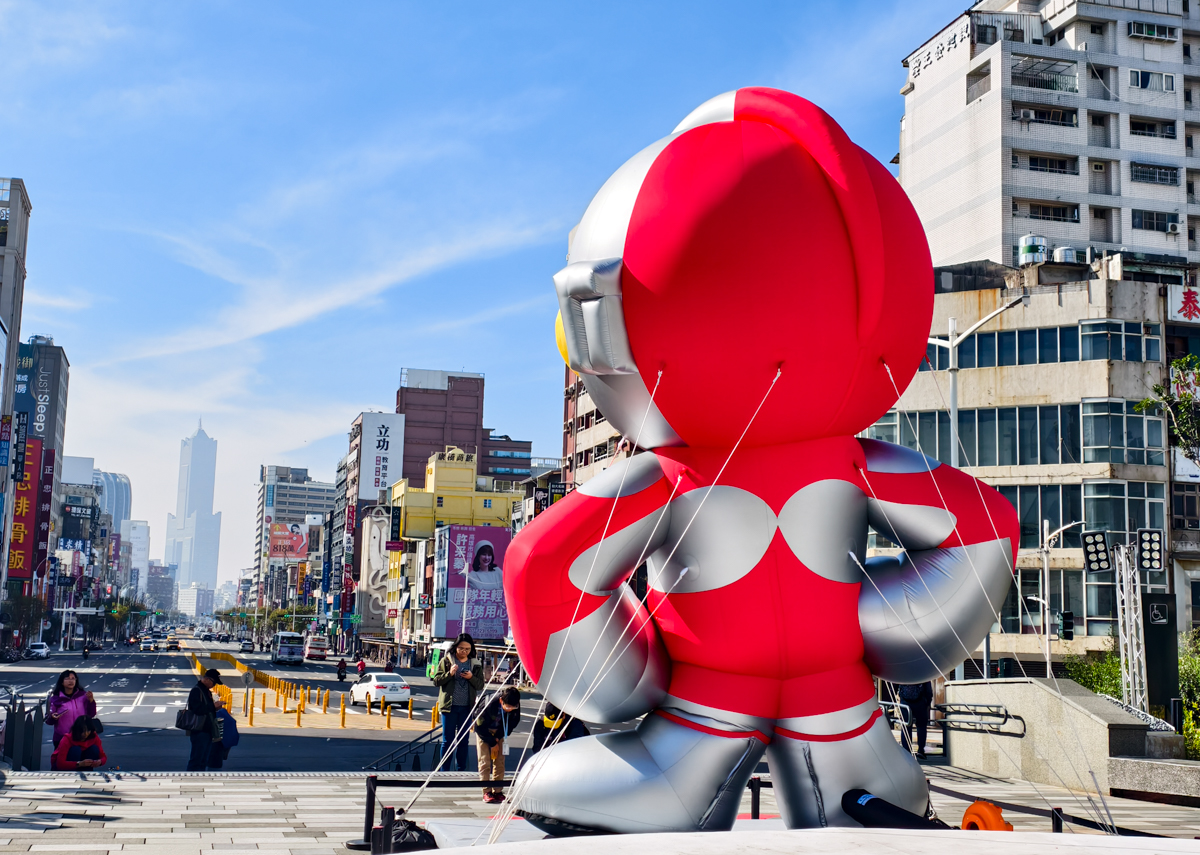 海陸超巨大「超人力霸王」降落!2026高雄冬日遊樂園嗨翻天~ @美食好芃友（芃芃）