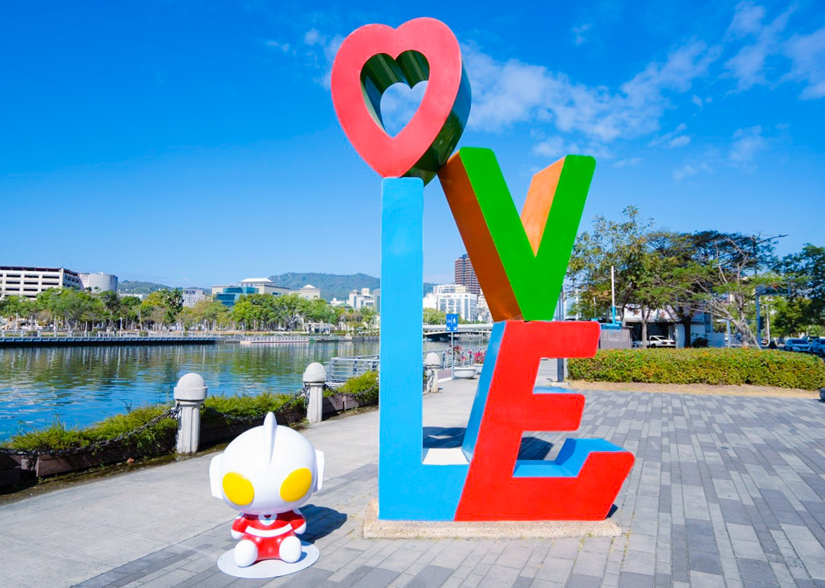 海陸超巨大「超人力霸王」降落!2026高雄冬日遊樂園嗨翻天~ @美食好芃友（芃芃）