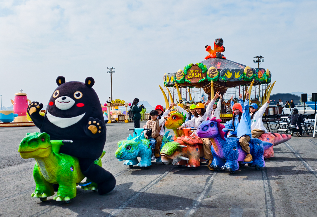 海陸超巨大「超人力霸王」降落!2026高雄冬日遊樂園嗨翻天~ @美食好芃友（芃芃）