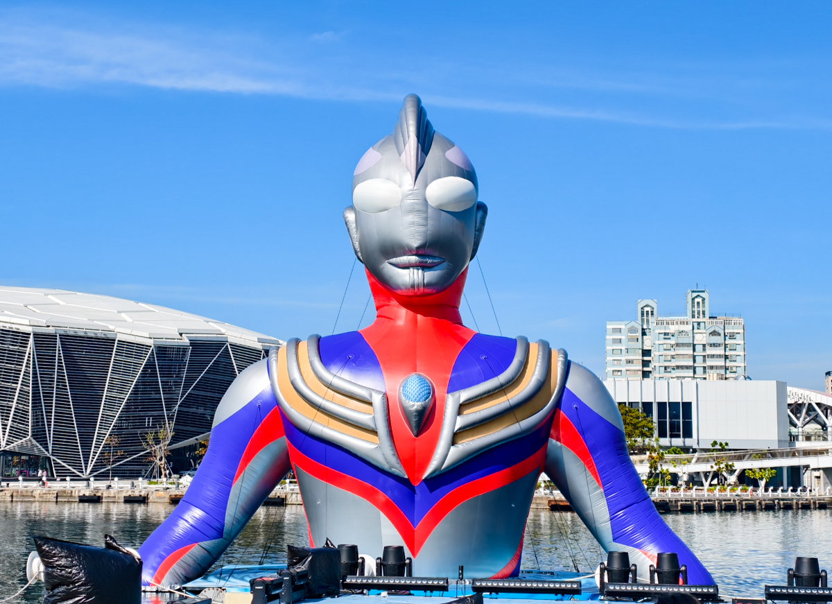 海陸超巨大「超人力霸王」降落!2026高雄冬日遊樂園嗨翻天~ @美食好芃友（芃芃）