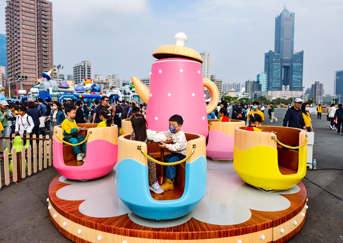 海陸超巨大「超人力霸王」降落!2026高雄冬日遊樂園嗨翻天~ @美食好芃友（芃芃）