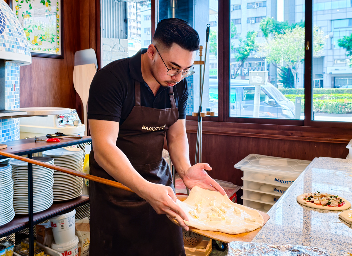 [高雄]巴索托拿坡里披薩-世界冠軍披薩職人全新高雄拿坡里披薩店!正統窯烤拿坡里披薩每種口味都好吃! @美食好芃友（芃芃）