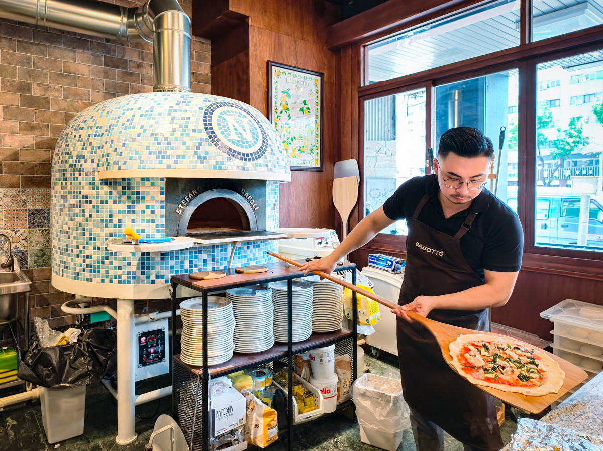 [高雄]巴索托拿坡里披薩-世界冠軍披薩職人全新高雄拿坡里披薩店!正統窯烤拿坡里披薩每種口味都好吃! @美食好芃友（芃芃）