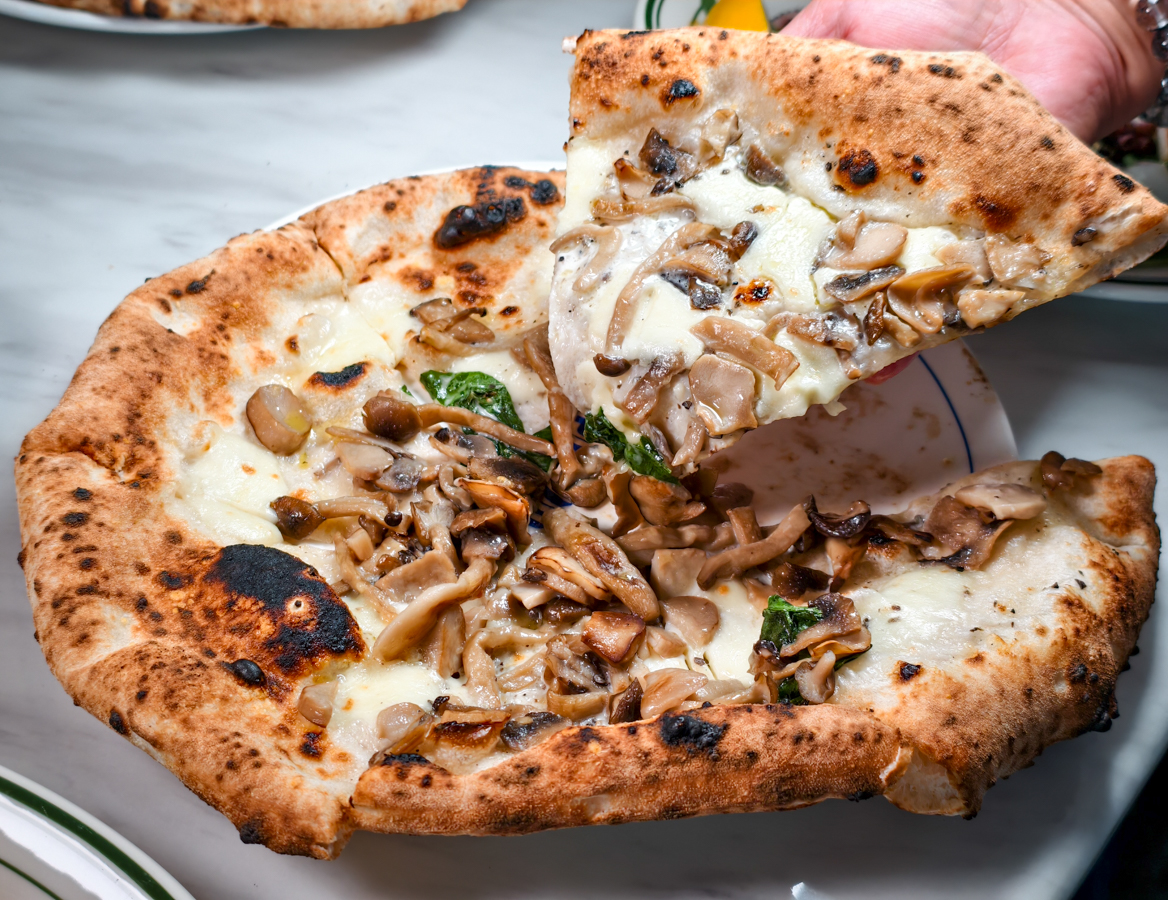 [高雄]巴索托拿坡里披薩-世界冠軍披薩職人全新高雄拿坡里披薩店!正統窯烤拿坡里披薩每種口味都好吃! @美食好芃友（芃芃）