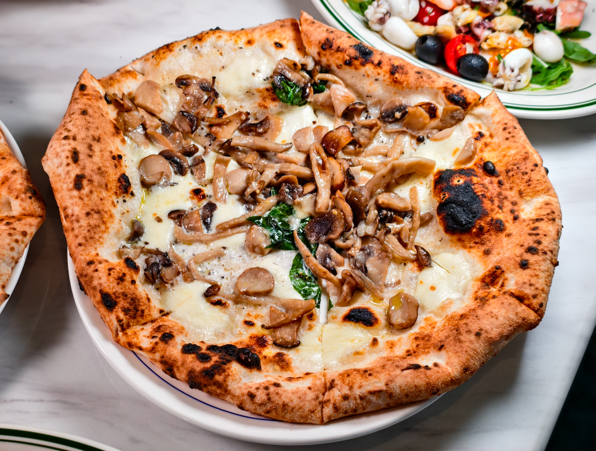 [高雄]巴索托拿坡里披薩-世界冠軍披薩職人全新高雄拿坡里披薩店!正統窯烤拿坡里披薩每種口味都好吃! @美食好芃友（芃芃）