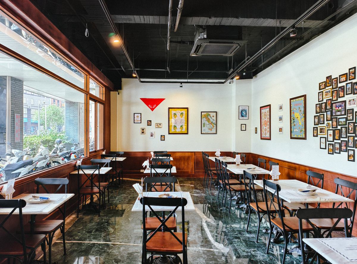 [高雄]巴索托拿坡里披薩-世界冠軍披薩職人全新高雄拿坡里披薩店!正統窯烤拿坡里披薩每種口味都好吃! @美食好芃友（芃芃）