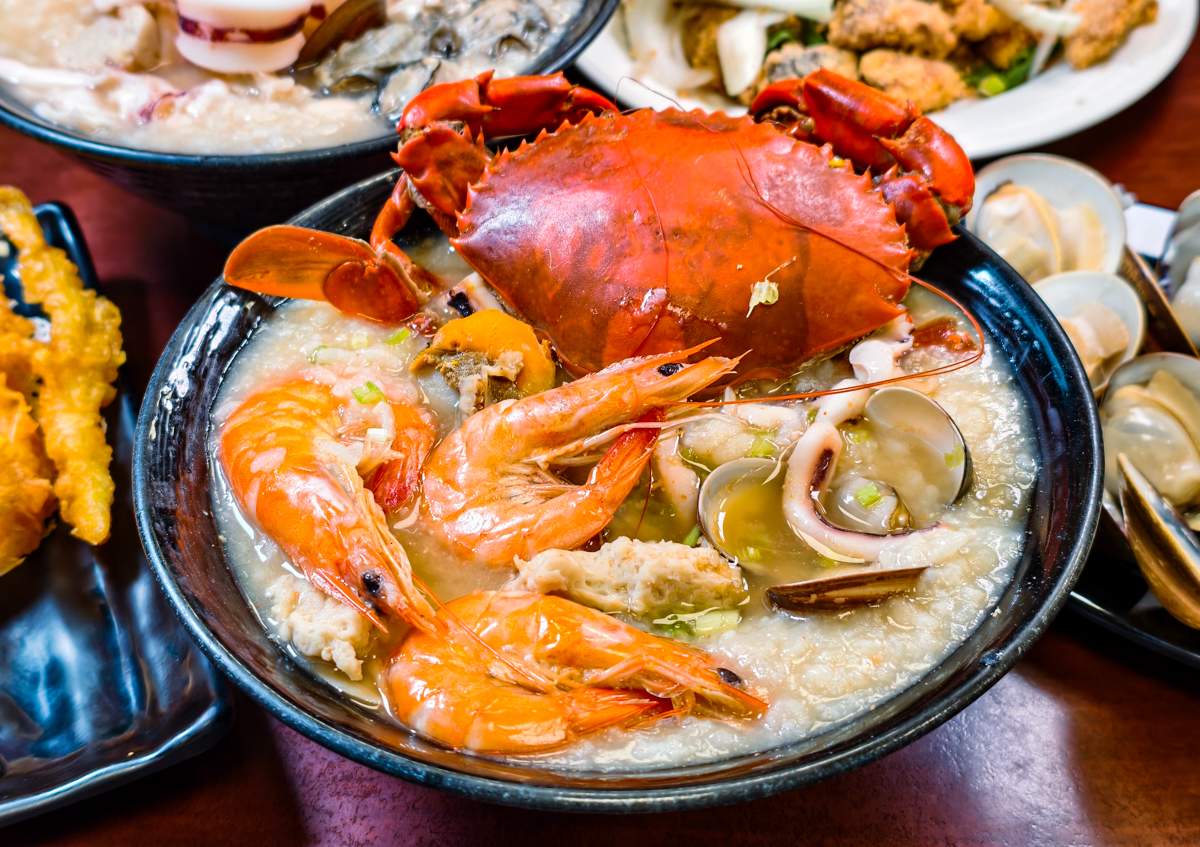[高雄]鮮記螃蟹海產粥-最高CP值高雄螃蟹粥!滿滿蟹黃活體紅蟳粥500多元就能吃到~ @美食好芃友（芃芃）