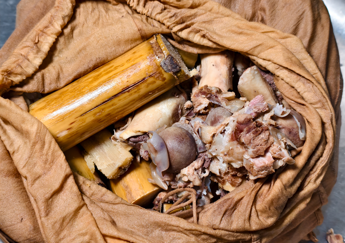 [高雄]鮮記螃蟹海產粥-最高CP值高雄螃蟹粥!滿滿蟹黃活體紅蟳粥500多元就能吃到~ @美食好芃友（芃芃）