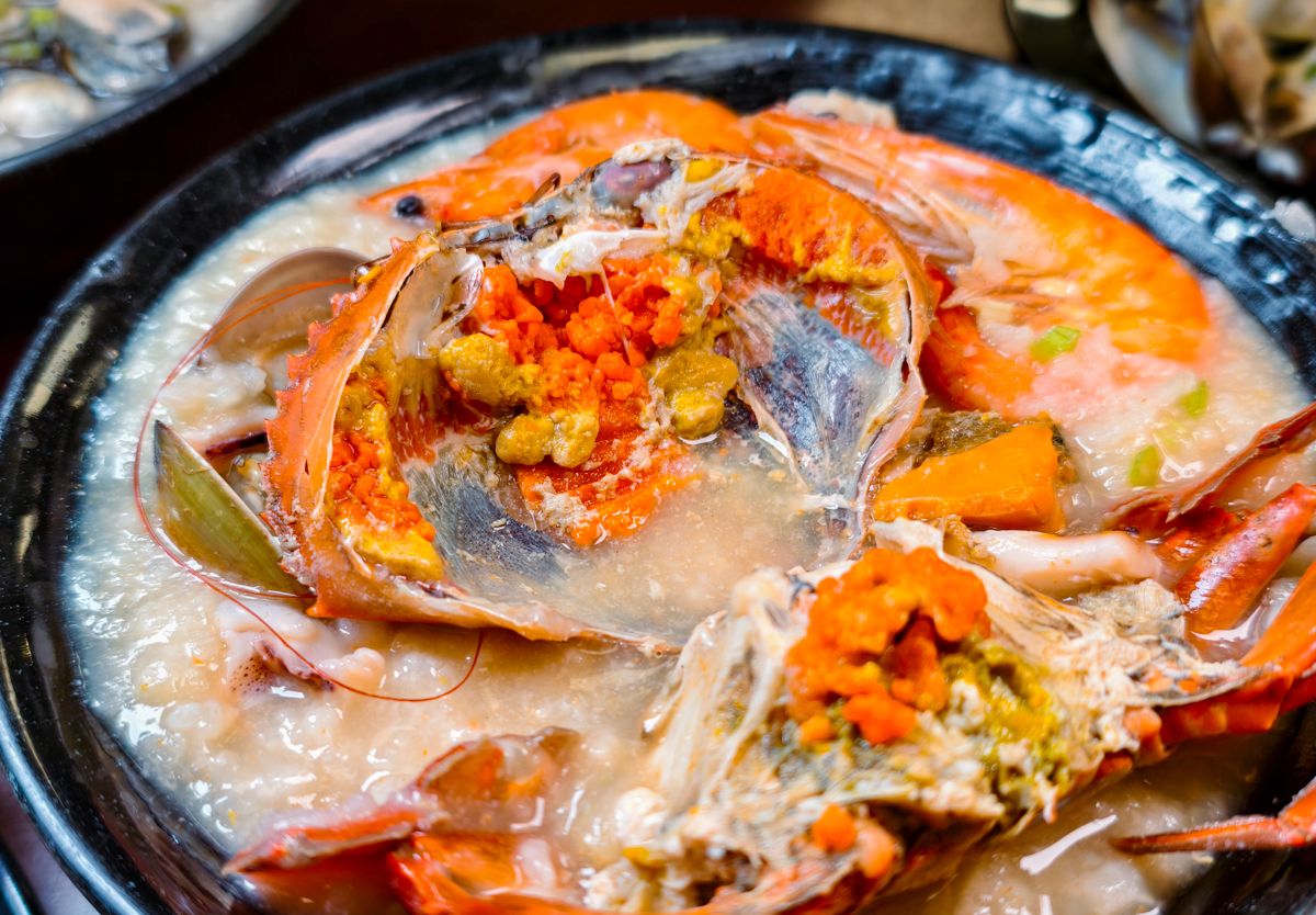 [高雄]鮮記螃蟹海產粥-最高CP值高雄螃蟹粥!滿滿蟹黃活體紅蟳粥500多元就能吃到~ @美食好芃友（芃芃）