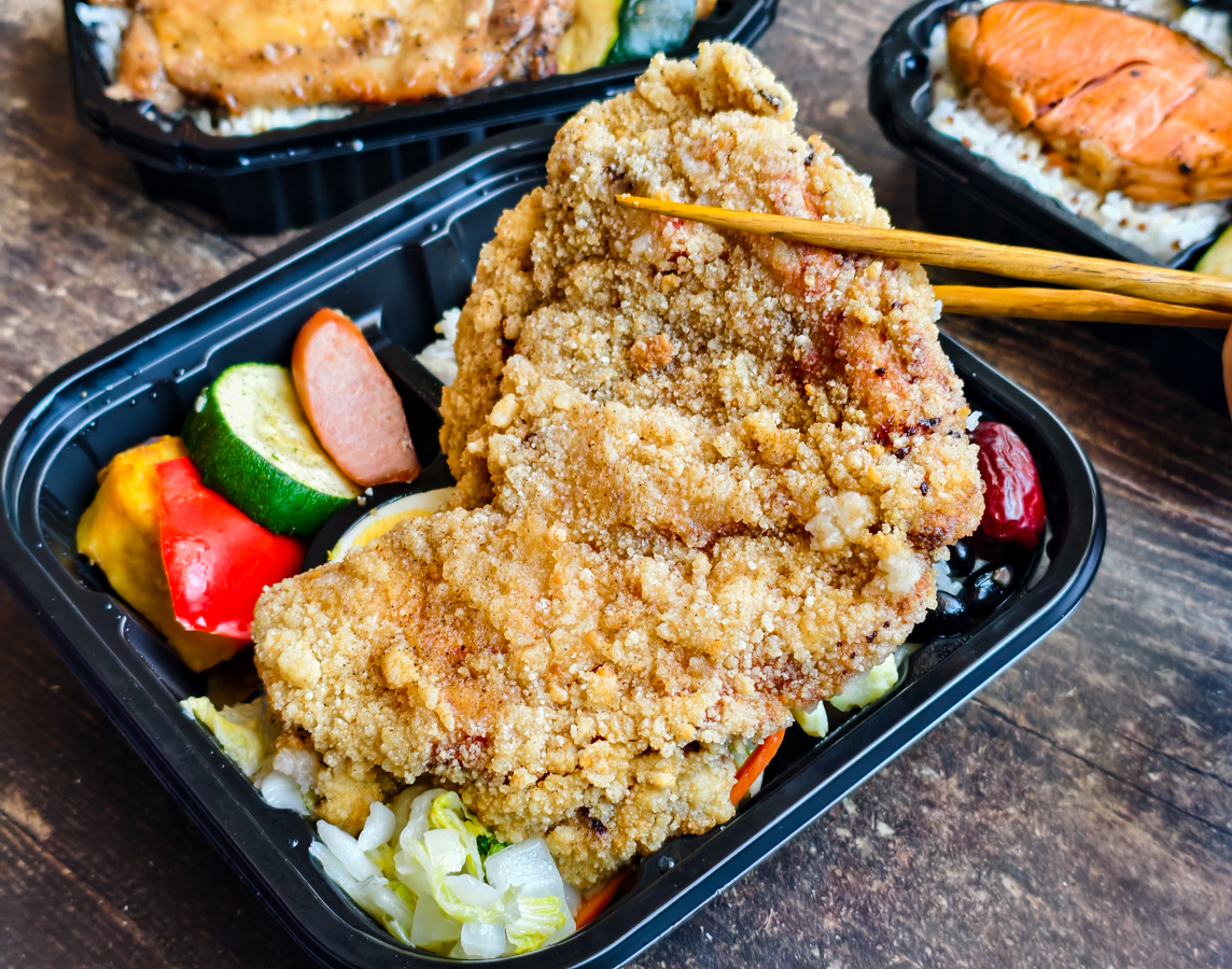 [高雄]大和食堂六合店-每日爆單高雄餐盒店!超大香雞排餐盒x蒸烤爐豐富蔬菜配菜 @美食好芃友（芃芃）