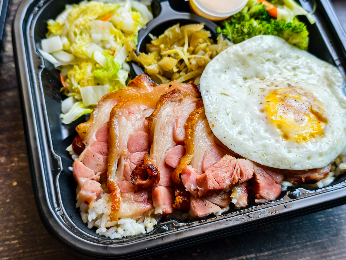 [高雄]大和食堂六合店-每日爆單高雄餐盒店!超大香雞排餐盒x蒸烤爐豐富蔬菜配菜 @美食好芃友（芃芃）