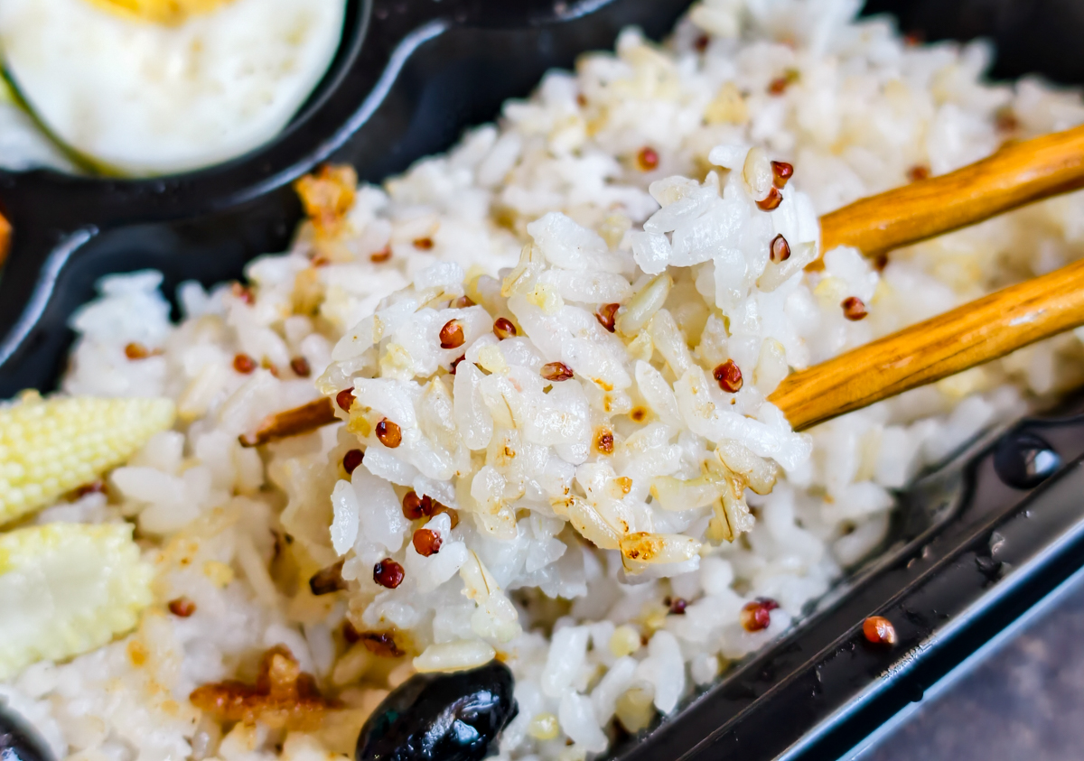 [高雄]大和食堂六合店-每日爆單高雄餐盒店!超大香雞排餐盒x蒸烤爐豐富蔬菜配菜 @美食好芃友（芃芃）