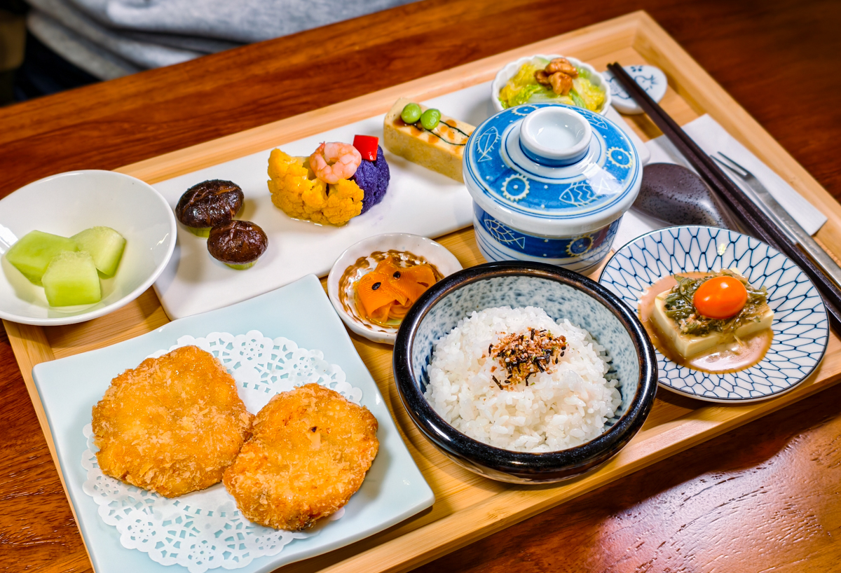 [高雄]方寸之間-新堀江世外桃源禪意空間!懷石風精緻日式定食~薑汁鴨、烤鯖魚定食必點! @美食好芃友（芃芃）