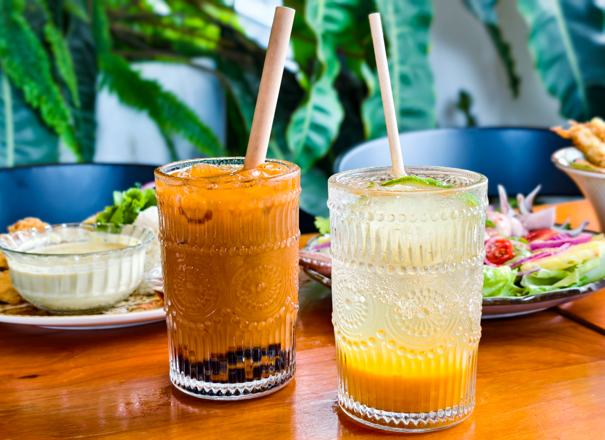 [墾丁]肥貓南洋餐室-墾丁恆春必去南洋風餐廳~一秒出國的森林系盆栽!必點叻沙麵、泰式海鮮酸辣麵 @美食好芃友（芃芃）