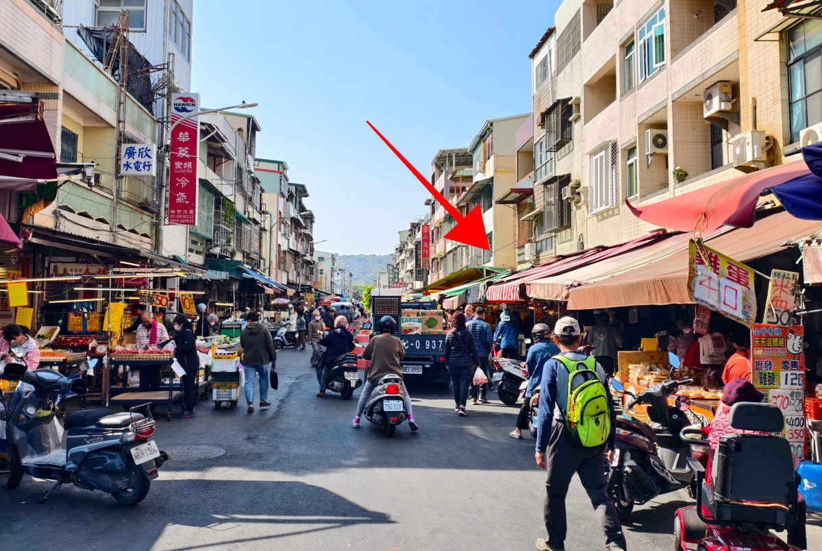 [高雄]內惟市場現削鳳梨-買鳳梨還要抽號碼牌?每日兩小時完售超甜自種大樹鳳梨 @美食好芃友（芃芃）