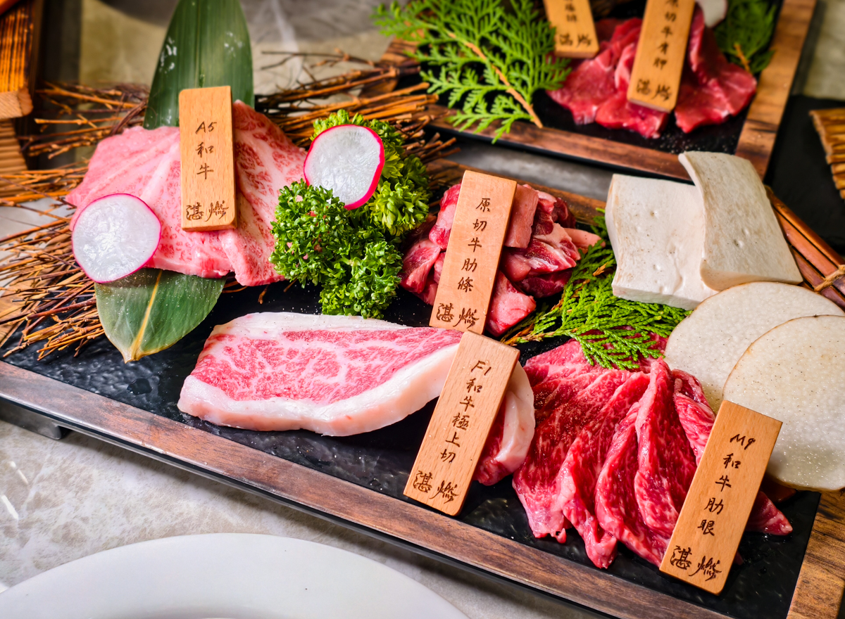 [高雄美食]湛燃燒肉-高雄火車站前人氣高雄燒肉店!超值吃和牛2588雙饗和牛豚肉雙人餐 @美食好芃友（芃芃）