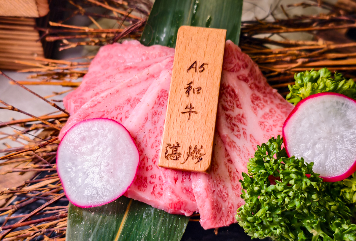 [高雄美食]湛燃燒肉-高雄火車站前人氣高雄燒肉店!超值吃和牛2588雙饗和牛豚肉雙人餐 @美食好芃友（芃芃）