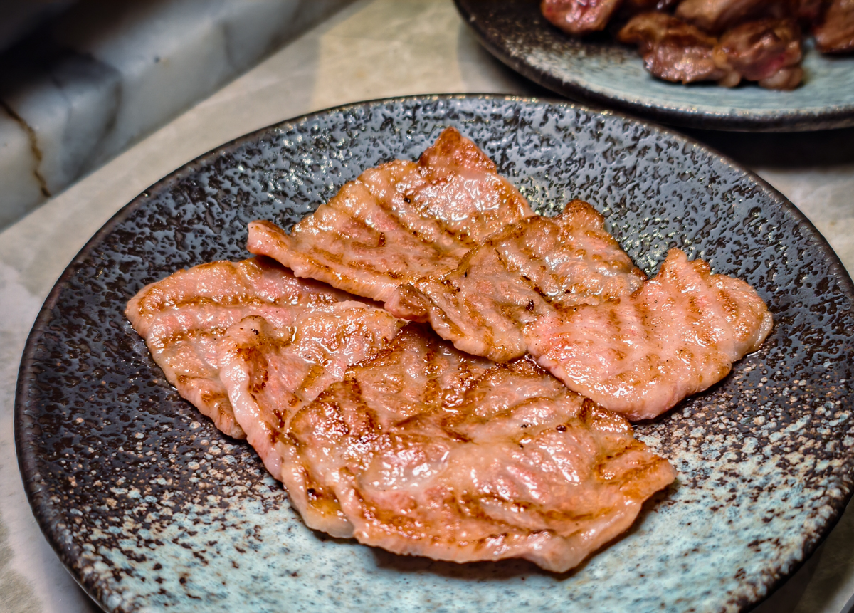 [高雄美食]湛燃燒肉-高雄火車站前人氣高雄燒肉店!超值吃和牛2588雙饗和牛豚肉雙人餐 @美食好芃友（芃芃）