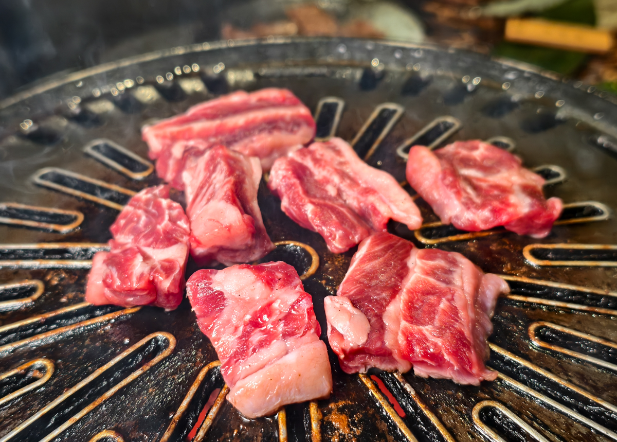 [高雄美食]湛燃燒肉-高雄火車站前人氣高雄燒肉店!超值吃和牛2588雙饗和牛豚肉雙人餐 @美食好芃友（芃芃）